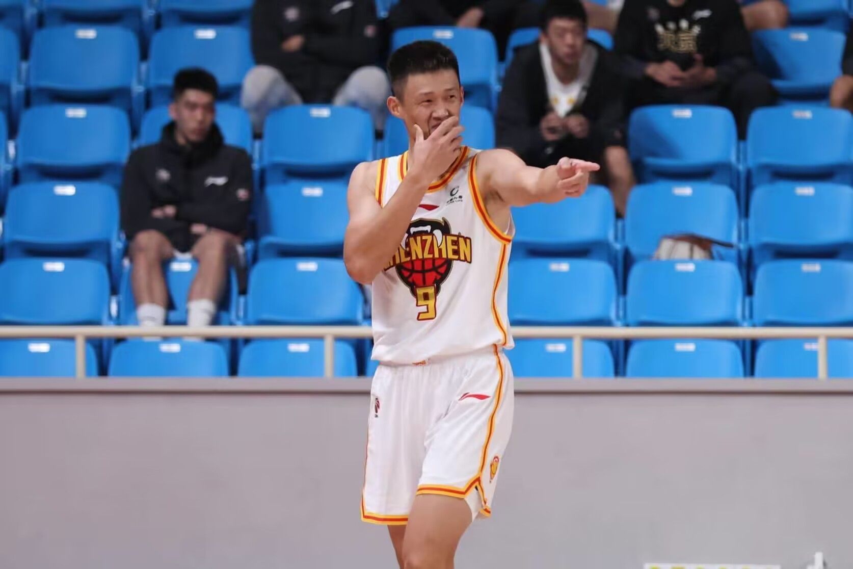 🏀CBA战报：任骏威爆发23分 詹姆斯空砍33+11 深圳114-103天津
